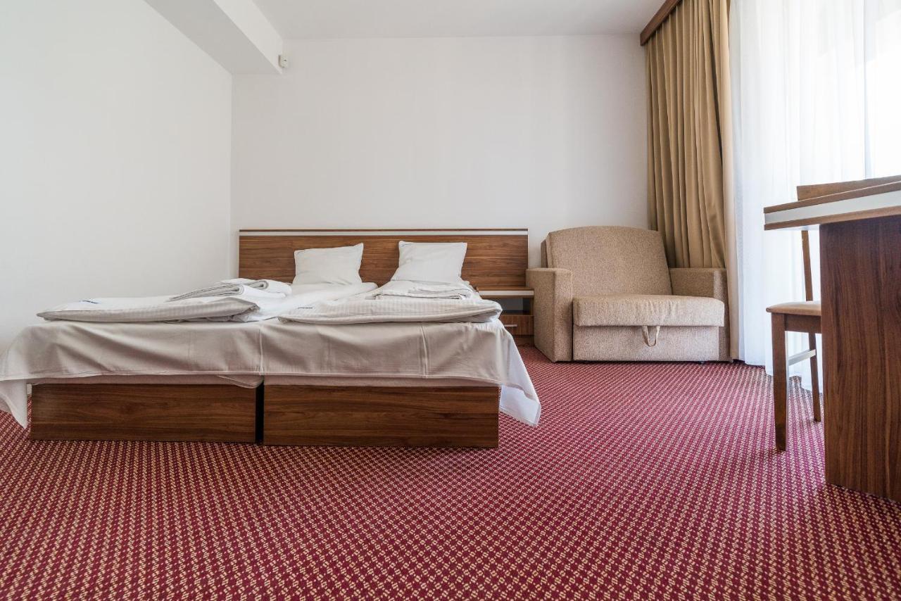 Adamar Jastrzebia Gora Bed & Breakfast Exterior photo